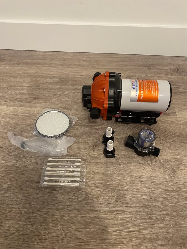 SEAFLO 12V 5.5GPM Water Pump | RV/Boat/Marine | Open Box - photo 2