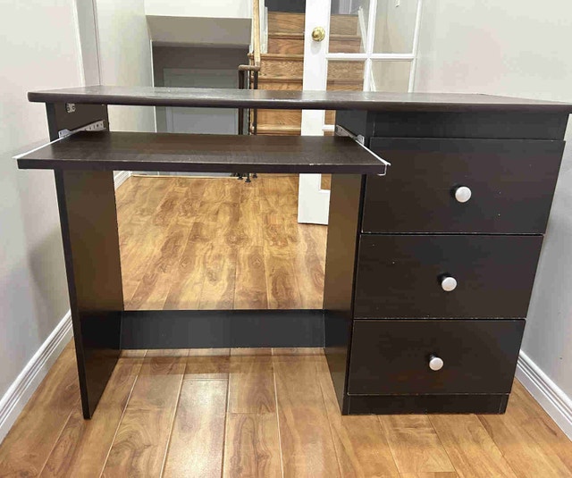 Wood study desk