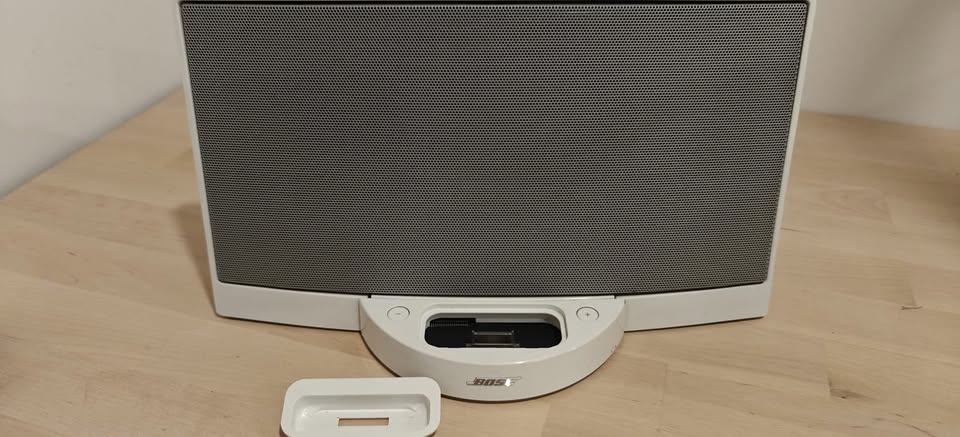 Bose SoundDock - Rich Stereo Sound for iPods & iPhones - photo 3