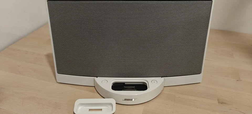 Bose SoundDock - Rich Stereo Sound for iPods & iPhones image indicator(3)