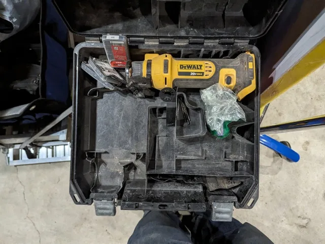 zipper dewalt 20walt plus bits and case