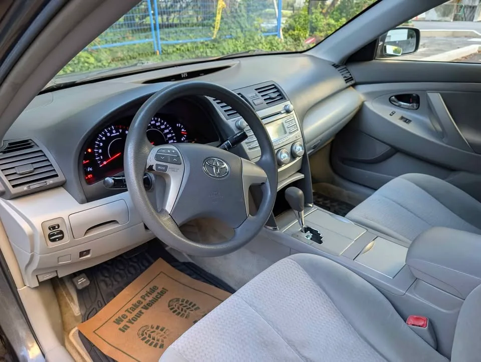 2010 Toyota Camry image indicator(10)