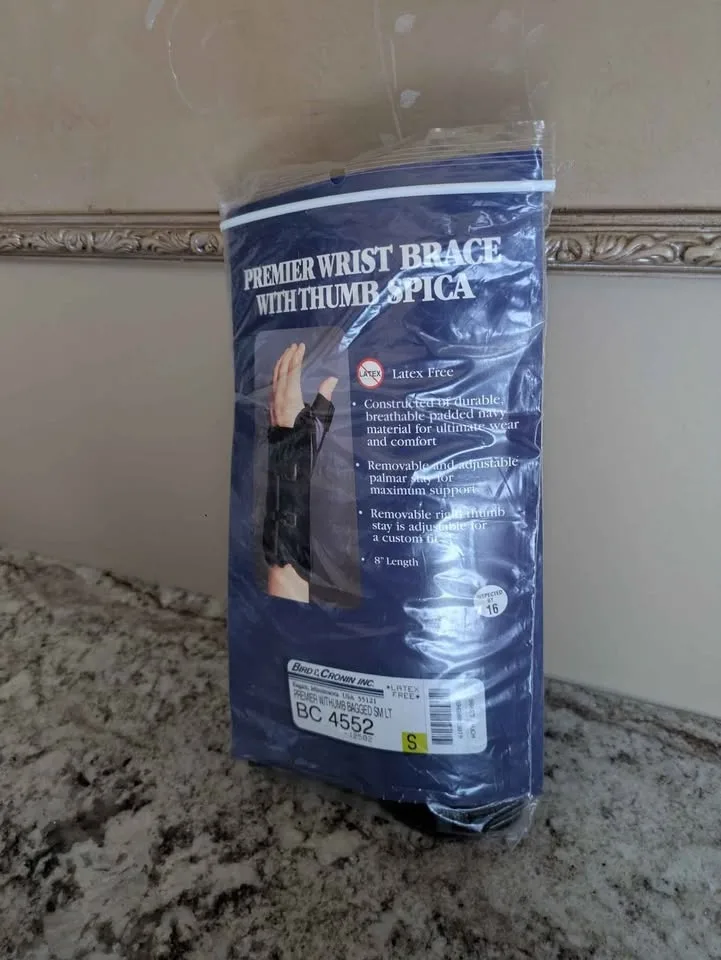 Bird & Cronin Premier Wrist Brace with Thumb Spica A and M image indicator(3)