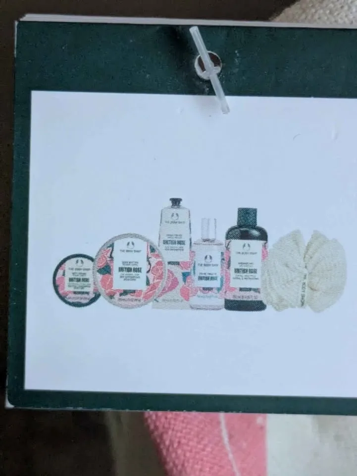 NEW Body Shop British Rose Gift Set image indicator(3)