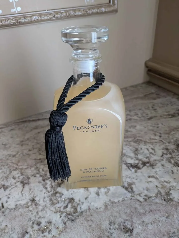 NEW Luxury Bath Soak - Ginger flower and patchouli image indicator(2)