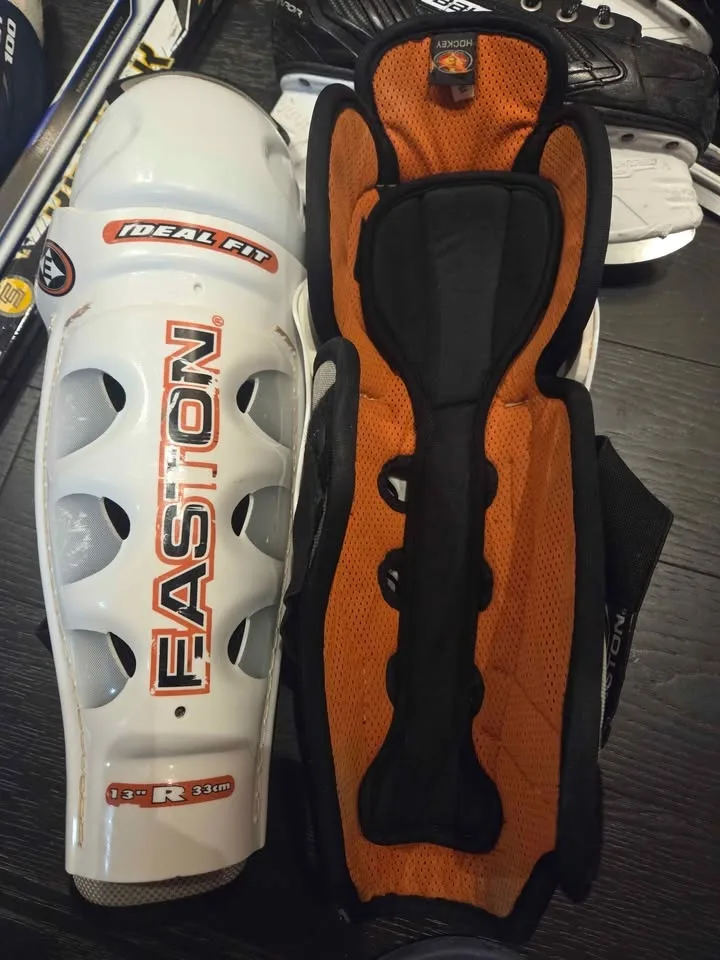 Full Hockey Equipment (sm-med) image indicator(4)