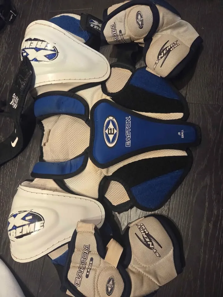 Full Hockey Equipment (sm-med) image indicator(5)