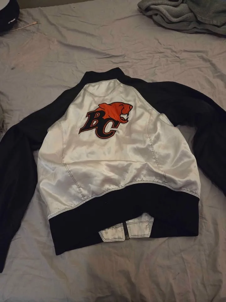 Winter Outerwear for Ladies image indicator(3)