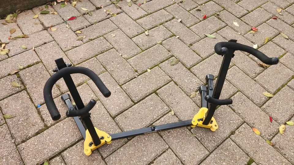 $80 Hercules Stands Double Alto/Tenor Saxophone Stand image indicator(2)