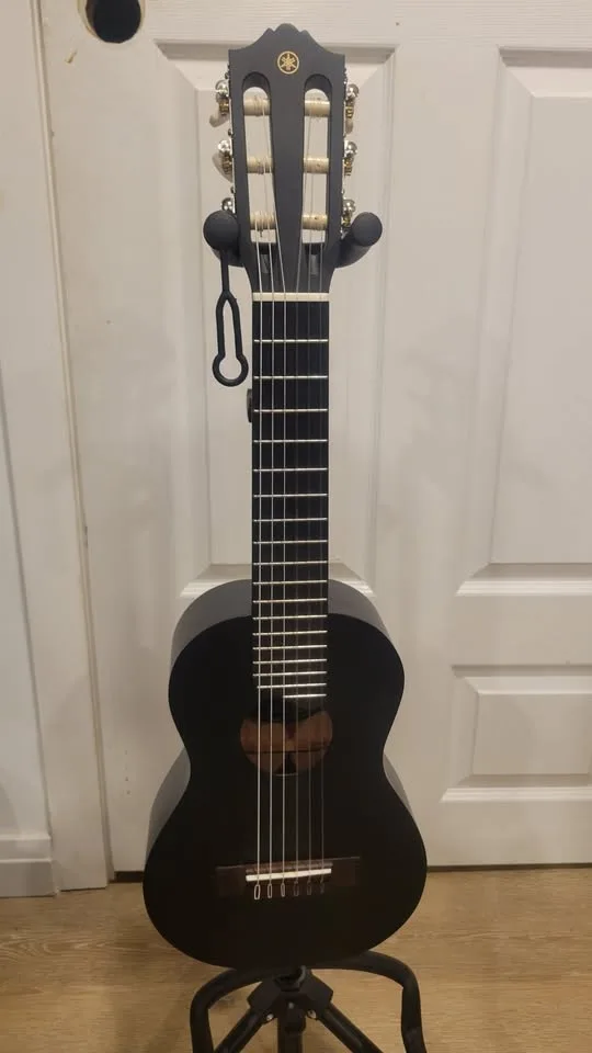 $120 Yamaha GL1 Mini 6-String Nylon Guitalele - Black image indicator(2)