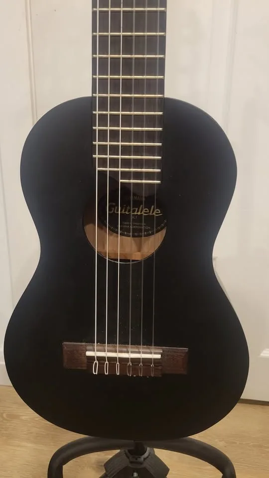 $120 Yamaha GL1 Mini 6-String Nylon Guitalele - Black image indicator(3)