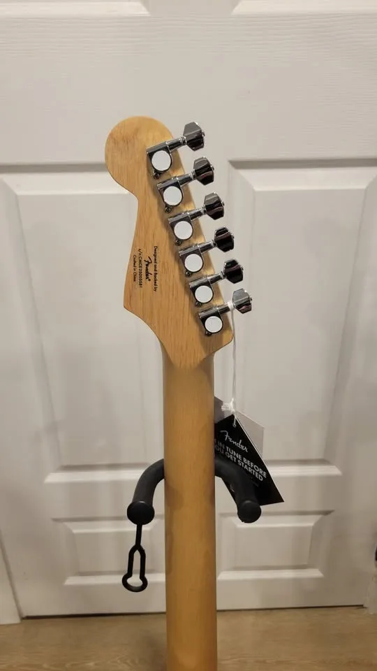 $220 Squier Stratocaster HSS Electric Guitar – Red image indicator(5)