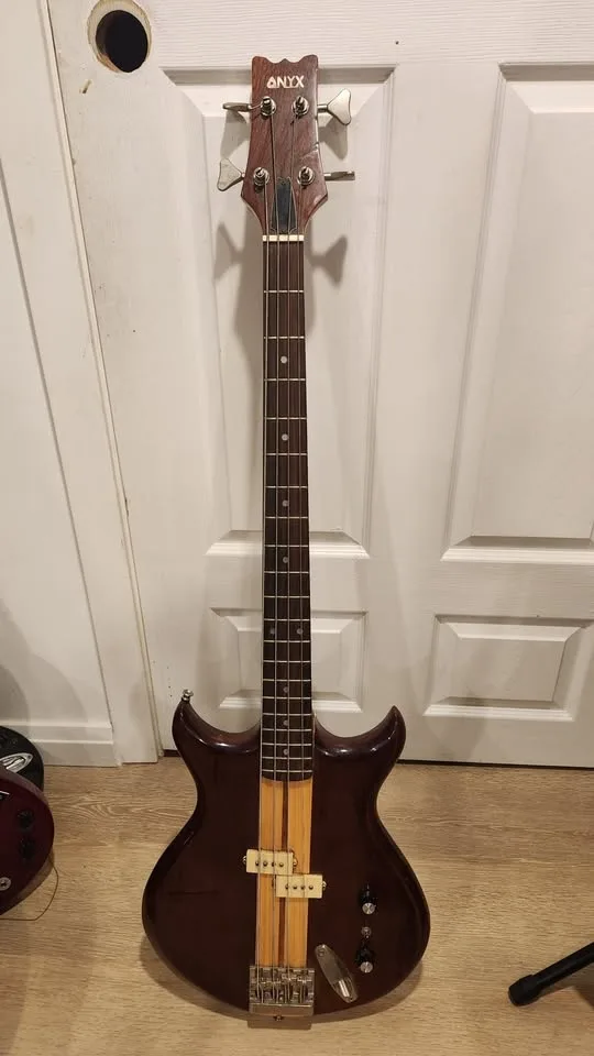 $500 Onyx Precision Bass - Made in Japan image indicator(2)