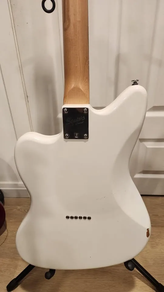 $250 Squier Jazzmaster HH - Arctic White image indicator(7)