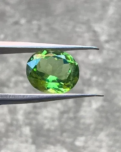 1.9 CTS Faceted Peridot, Beautiful Green Color image indicator(9)