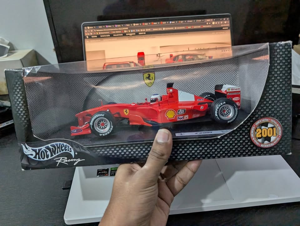Hot Wheels 1/18 Ferrari F2001 #2 Rubens Barrichello Diecast Mode