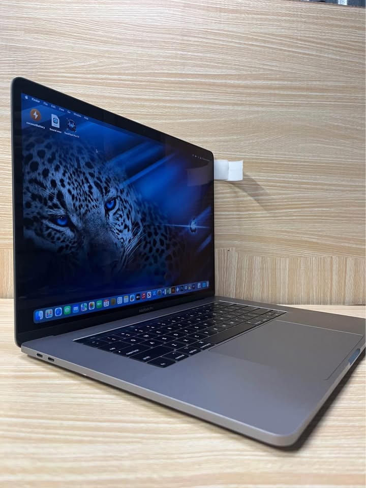 Like New Apple MacBook Pro 15” Touchbar - photo 2
