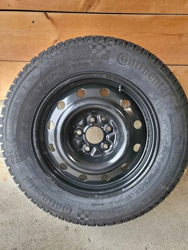 215/65/16 Continental Viking Contact 8