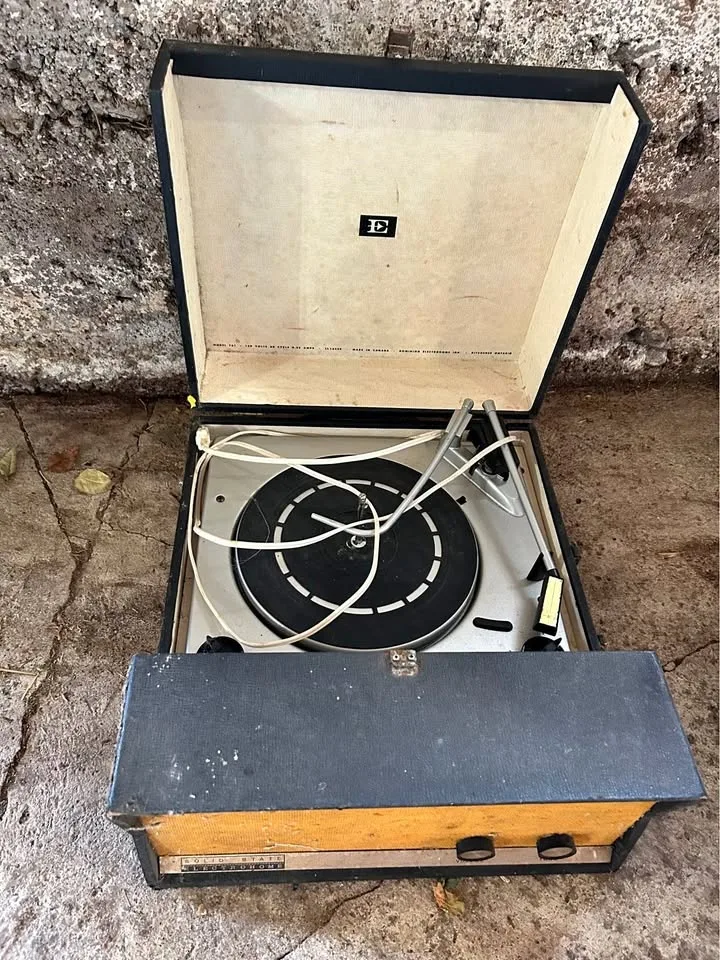 Electrohome record player