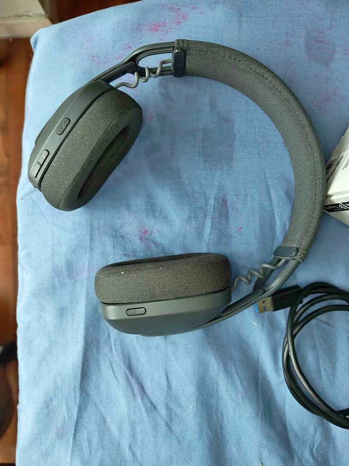 Logitech ZONE VIBE 100 with original box