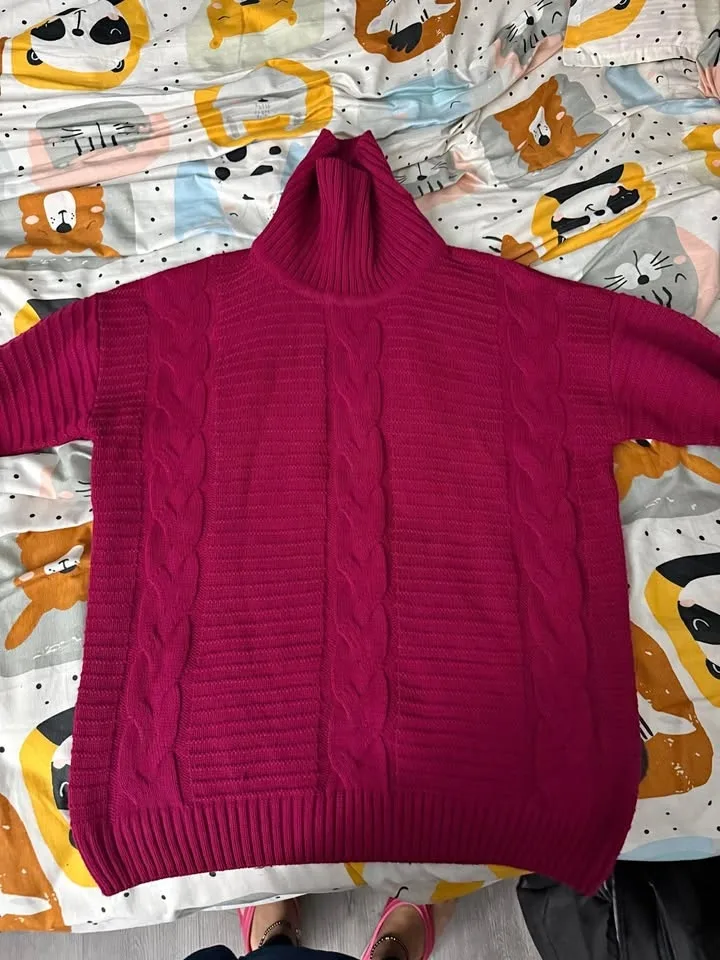 High neck sweater : Warm and well knit