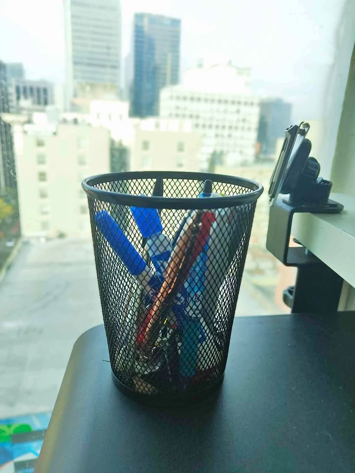 Pen holder desk organizer
