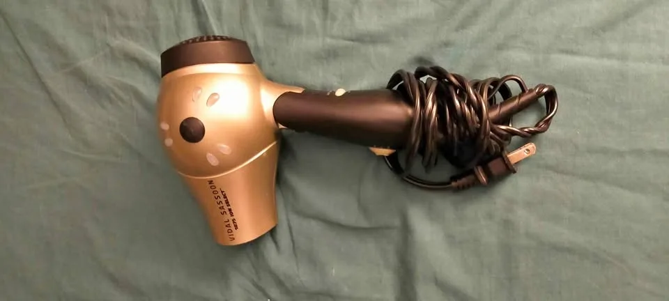 Hair dryer Hot and cold