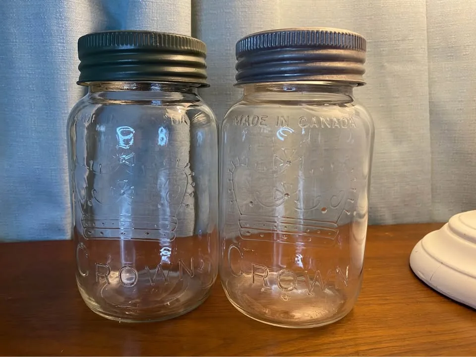 Vintage CROWN Glass Canning Jars with Metal Lids image indicator(2)