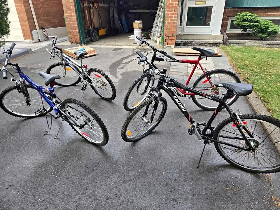 4 Mountain Bikes + bike rack bundle