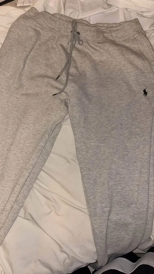 Grey polo sweatpants image indicator(2)