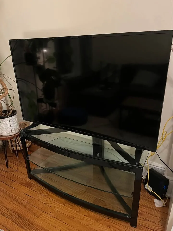 Glass TV Stand image indicator(4)