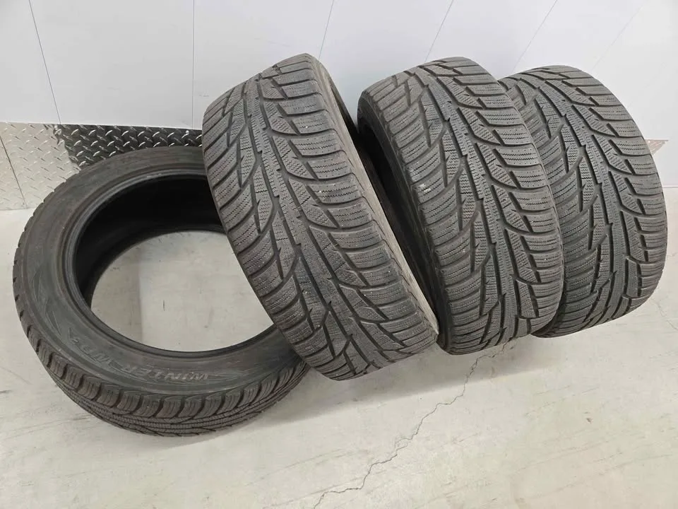 Winter Tire Set- 275/45R20 image indicator(8)
