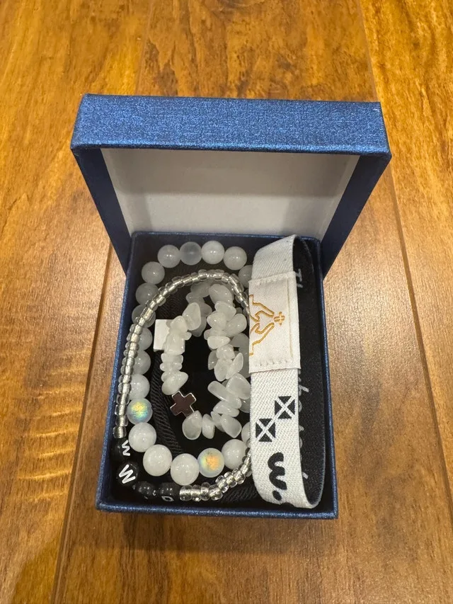 Daily Bible Verse Bracelets Gift Box Set image indicator(2)