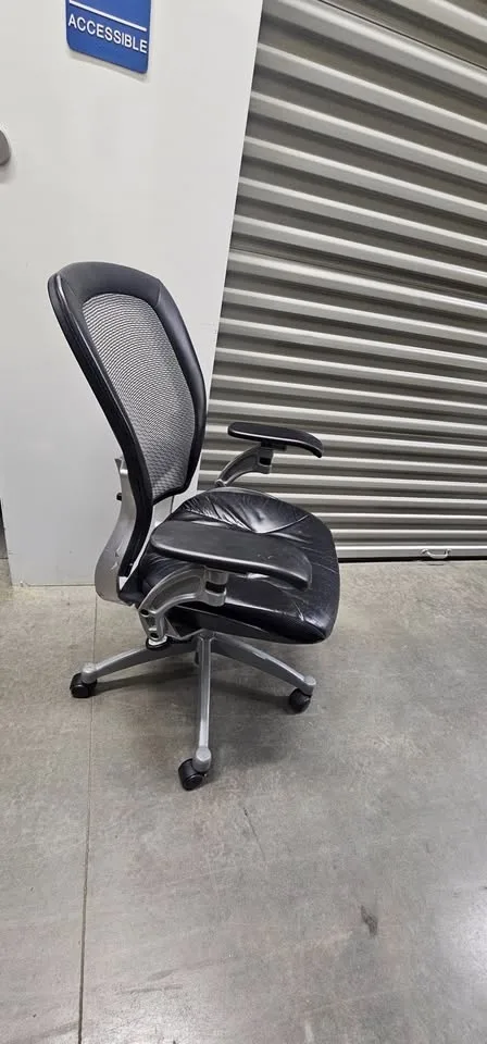 Ergonomic Mesh & Leather Office Chair – $75 - 3 Chairs image indicator(2)