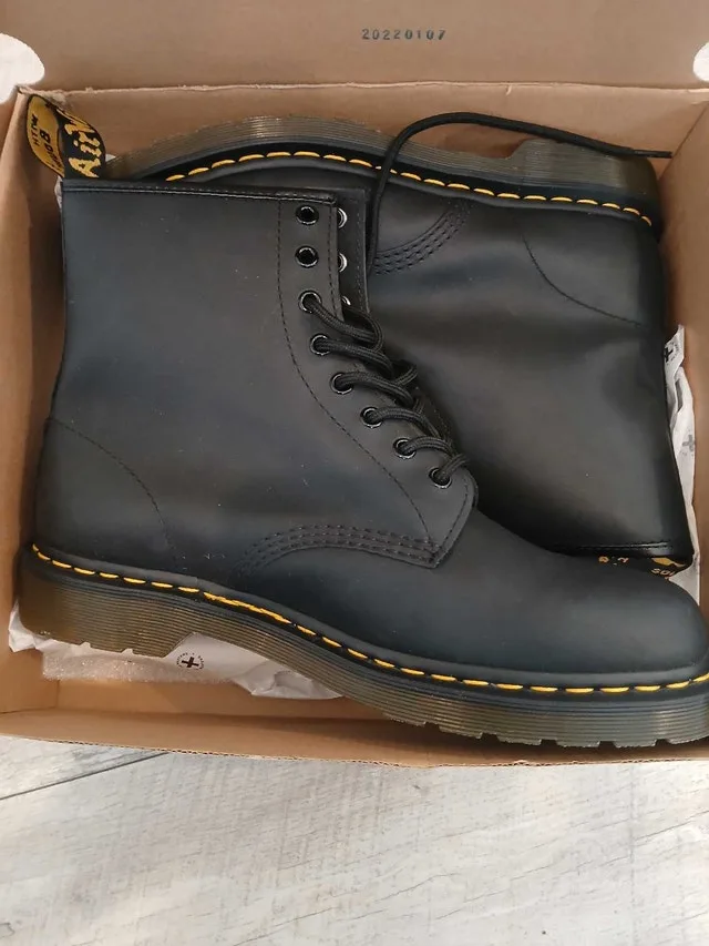 Dr. Martens mens size 11 ,new image indicator(3)