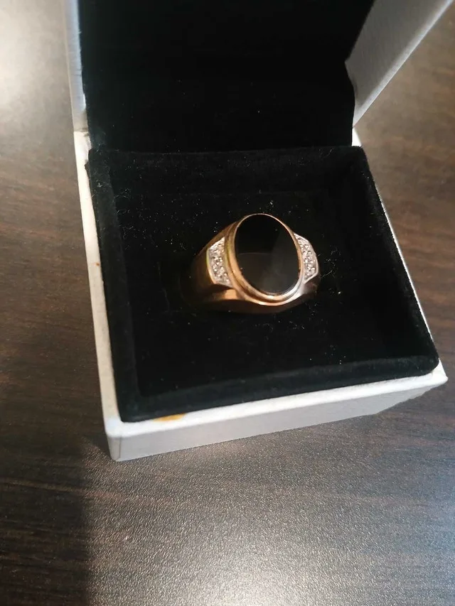 10k gold ring with onyx and diamonds