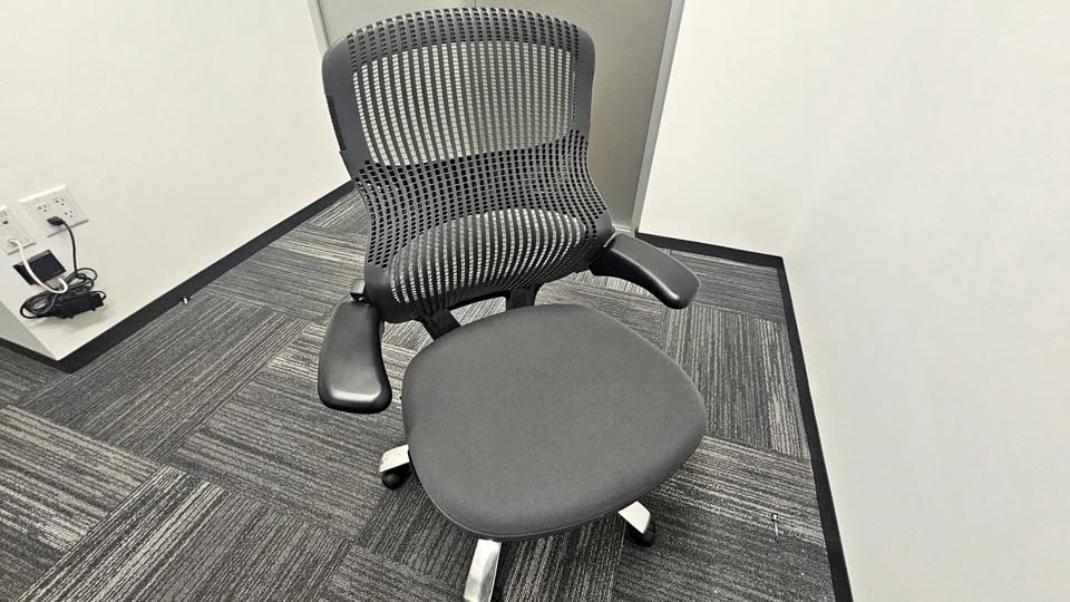 Generation Chair by Knoll Herman Miller - 8 Chairs