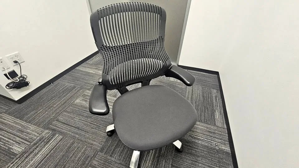 Generation Chair by Knoll Herman Miller - 8 Chairs