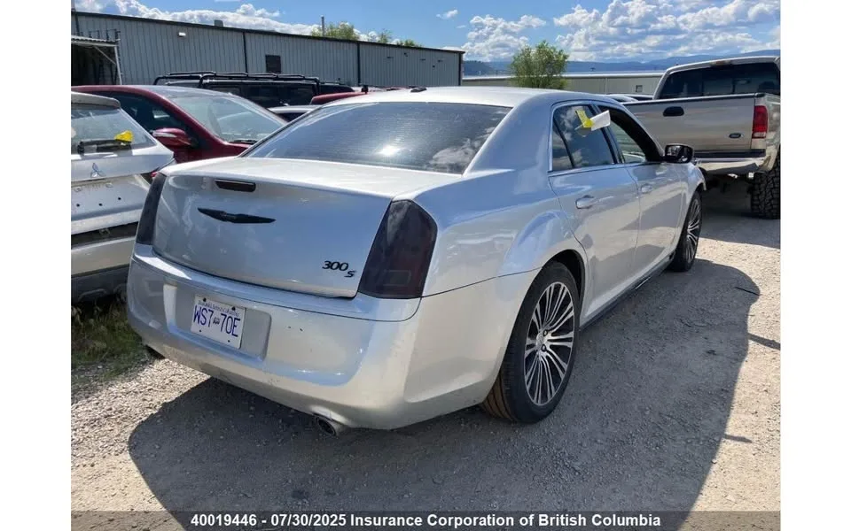 2013 Chrysler 300 image indicator(4)
