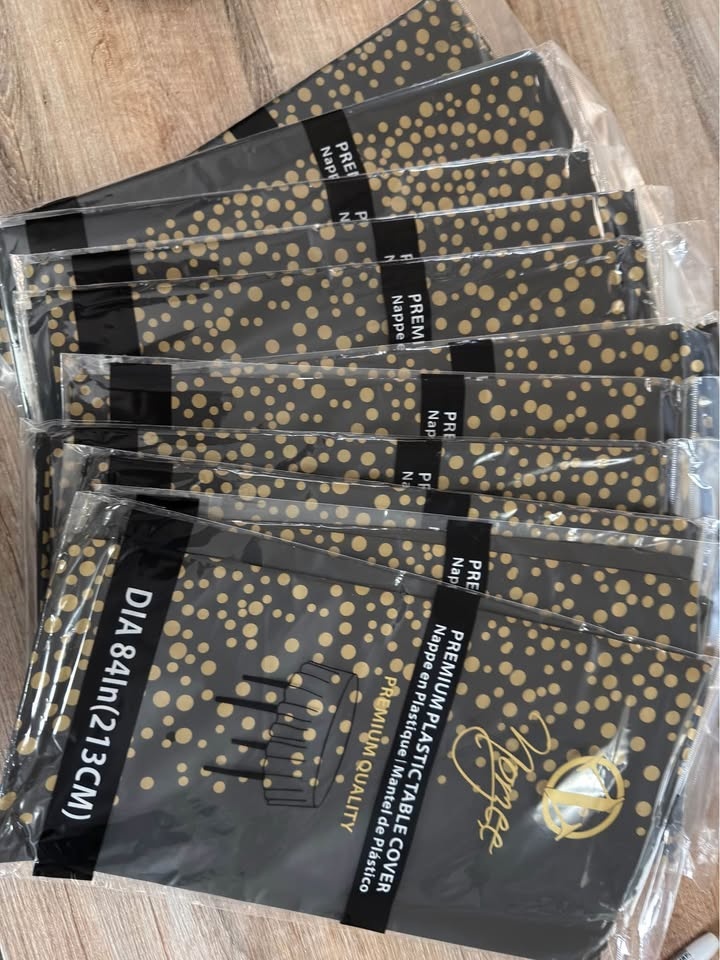 Set of 10 plastic table covers - photo 2