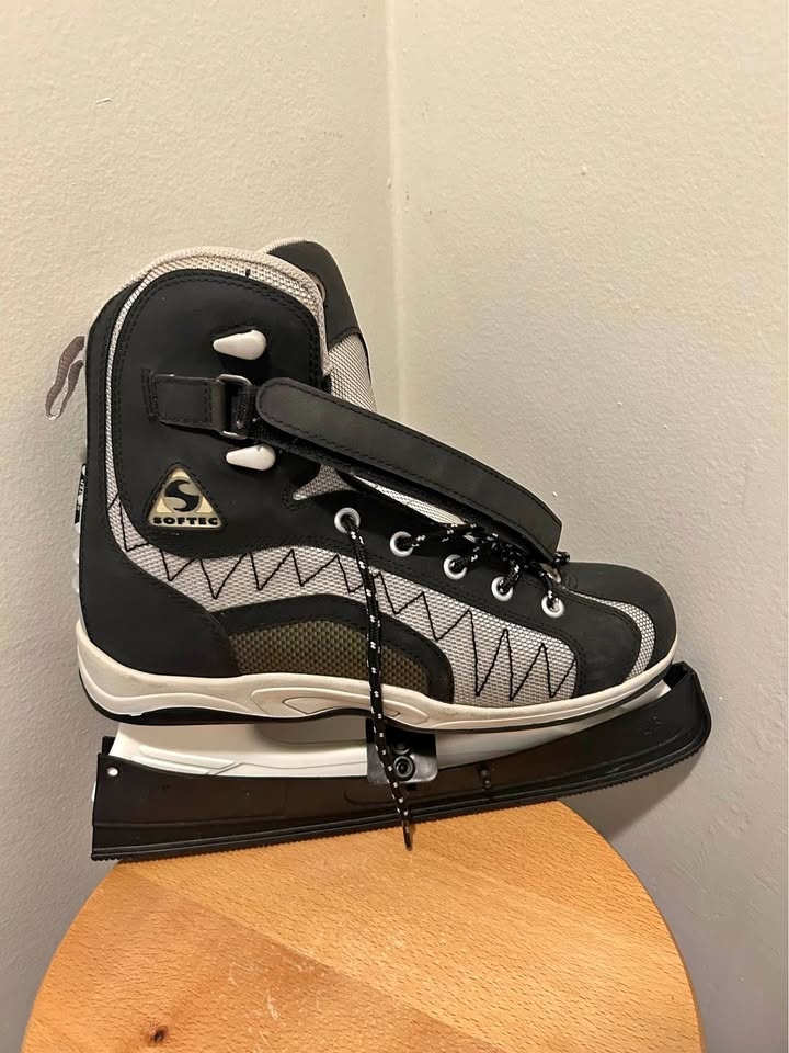 Softec Men’s Ice Skates with Blade Covers