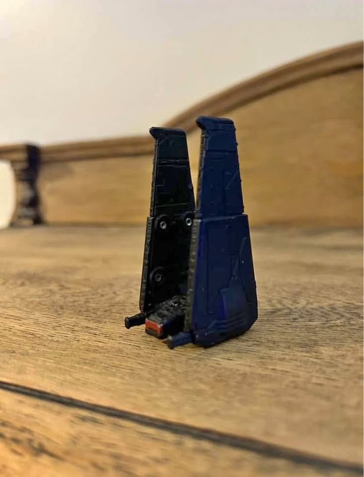 Hot Wheels Star Wars Kylo Ren's Shuttle Starship