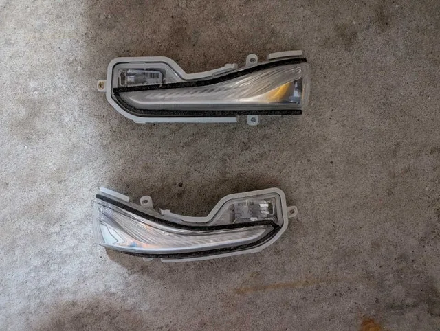 OEM Infiniti Q50 Side Mirror Turn Signal Lights (Left & Right)