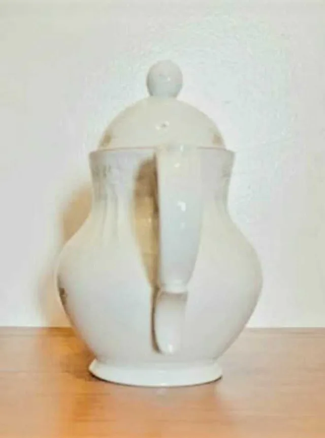 Vtg. 1983 Royal Doulton Teapot image indicator(2)