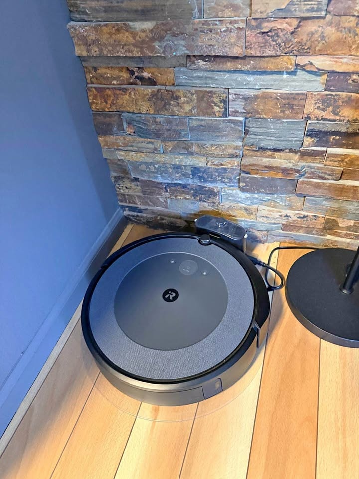 Roomba i5 vacuum cleaner