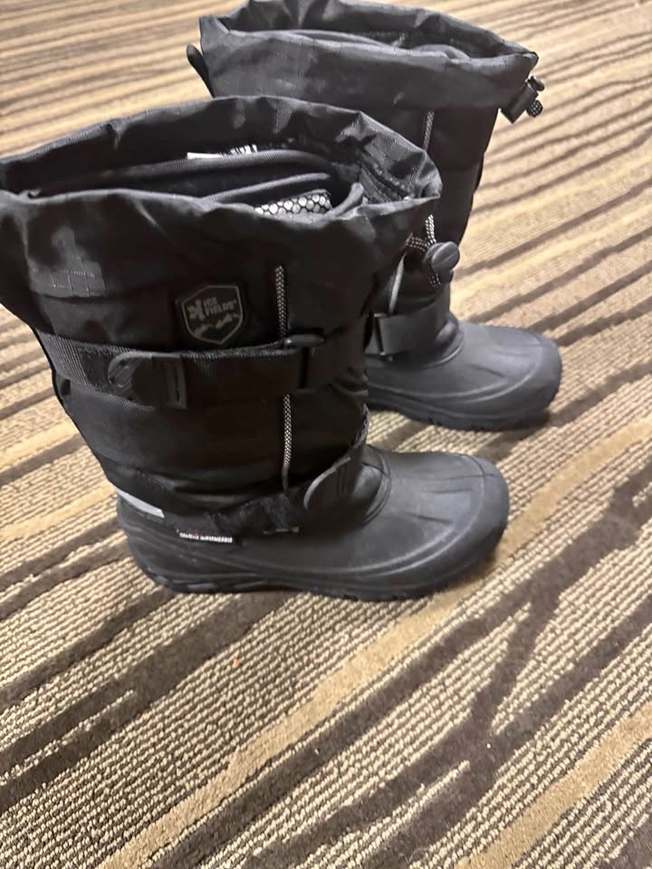 Snow boots & snowpants