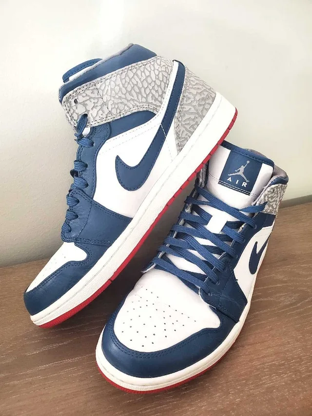 Nike Air Jordan 1 Mid "True Blue" size 10