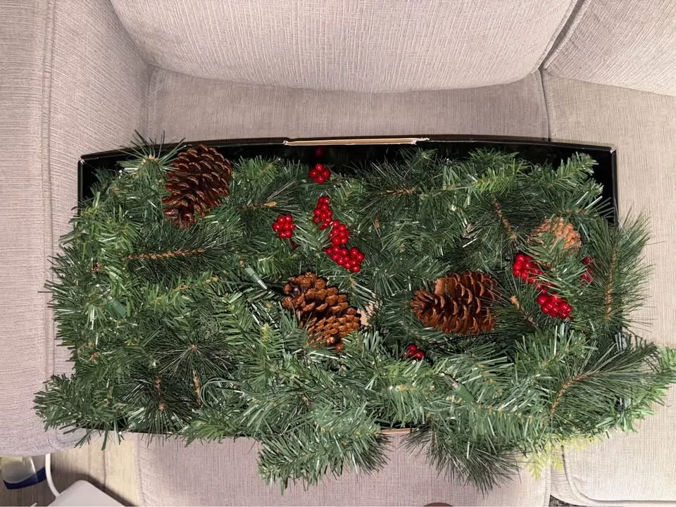 Christmas Garland with Battery Operated Lights image indicator(3)