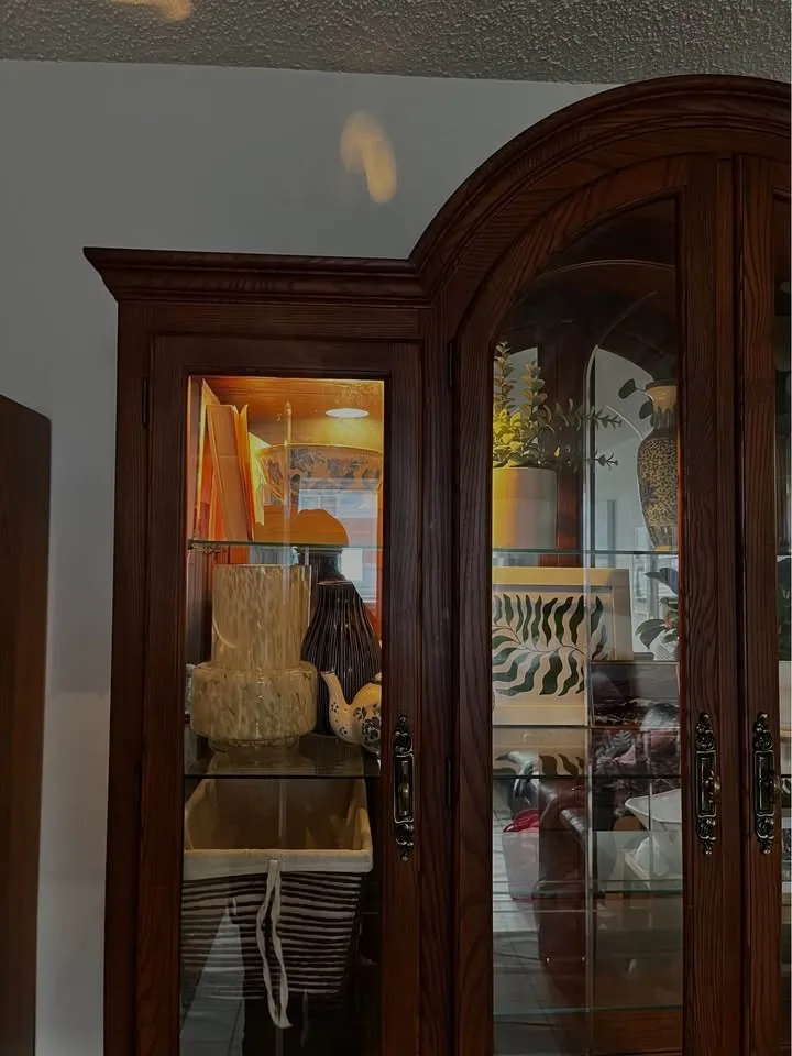 Solid Wood China Cabinet – PERFECT Condition image indicator(4)