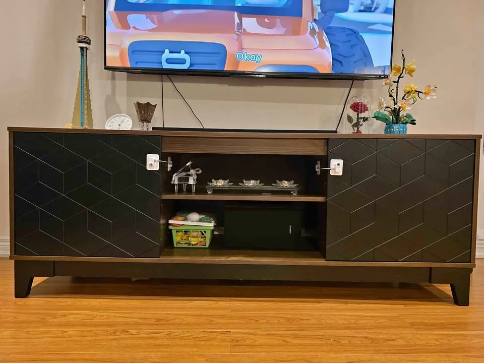Tv Table **moving sale** tv stand